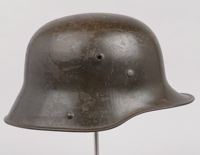 Duitse stalen helm of Stahlhelm, ca. 1916 door German School