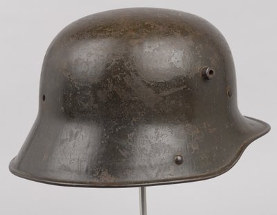 Duitse stalen helm of Stahlhelm, ca. 1916 door German School
