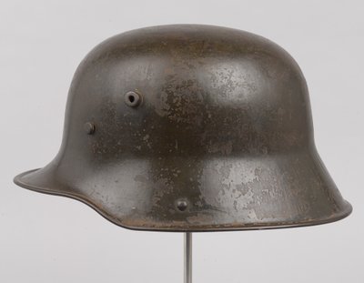 Duitse stalen helm of Stahlhelm, ca. 1916 door German School