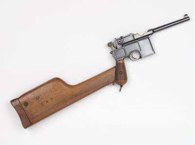 Mauser C96 7,63 mm pistool door German School