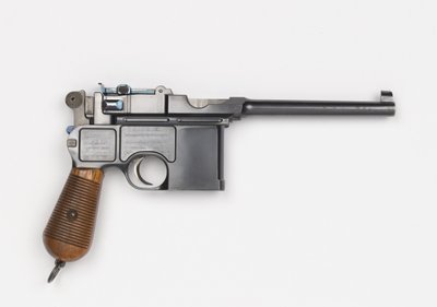 Mauser C96 7,63 mm pistool door German School