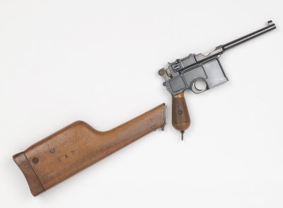 Mauser C96 7.63 mm pistool door German School