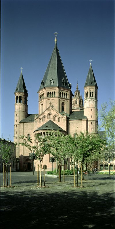Uitzicht op de Kathedraal van St. Martin en St. Stephan vanuit het noordoosten door German School