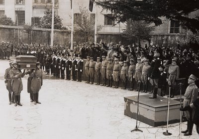 Benito Mussolini leidt een staatsbegrafenis van een Garibaldi-soldaat door Giacomelli Giacomelli