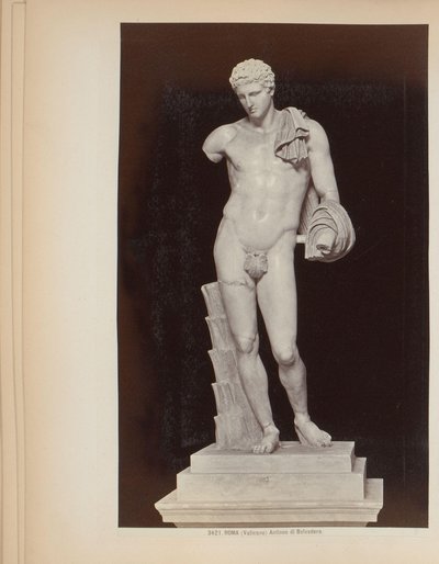 Sculptuur van Hermes van Belvedere in de Vaticaanse Musea te Rome, Italië door Giacomo Brogi (attributed to)