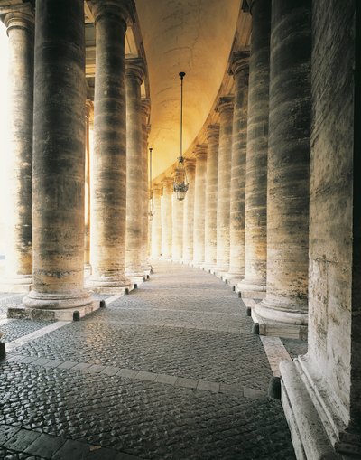 Detail van colonnade op het Sint-Pietersplein door Gian Lorenzo Bernini