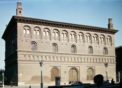 Exterieur van La Lonja, gebouwd in 1551 door Gil Morlanes