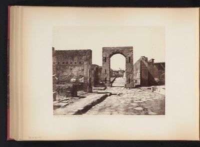 Gezicht op de Strada Mercurio te Pompeï, Italië door Giorgio Sommer (attributed to)
