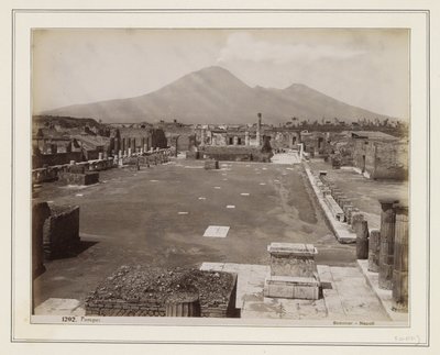 Gezicht op het forum te Pompeï door Giorgio Sommer