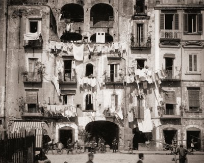 Straatscène, Napels, Italië door Giorgio Sommer