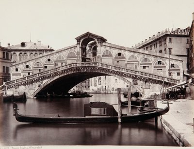 De Rialtobrug in Venetië door Giorgio Sommer