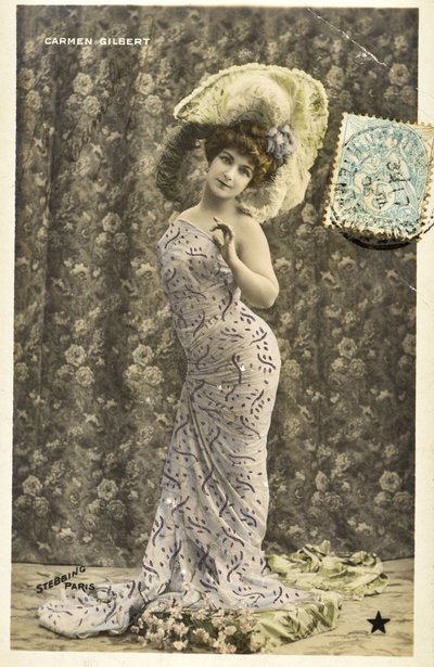 Ansichtkaart: Portret van Carmen Gilbert, Music hall artiest door Phillipe de Marlier