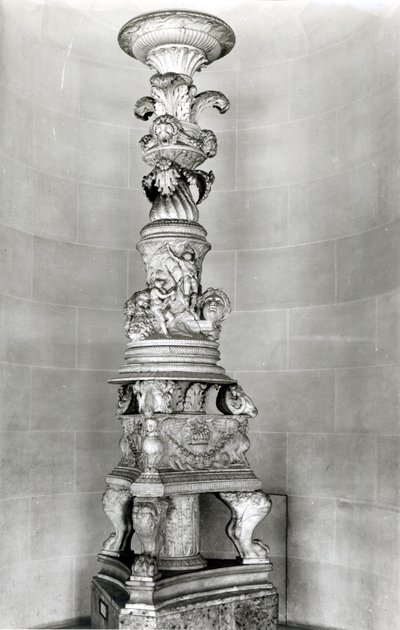 Kandelaar ontworpen door Piranesi op basis van Romeinse antieke stukken voor zijn eigen graf door Giovanni Battista Piranesi