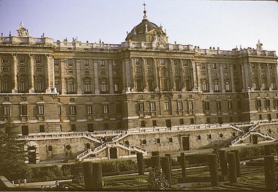 Zicht op de Zuidgevel van het Palacio Real, begonnen in 1738 door Giovanni Battista Sacchetti
