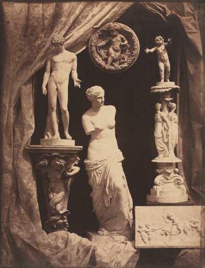 Stilleven met Beeldhouwwerk en Draperie door Giovanni Domenico Tiepolo
