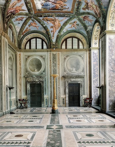 De loggia van Amor en Psyche, westzijde van Villa la Farnesina, begane grond. Ca. 1517 door Giovanni Francesco Penni
