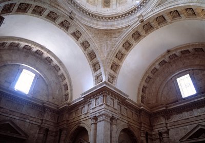 Binnenaanzicht van de kerk van San Biagio door Giuliano Giamberti da Sangallo