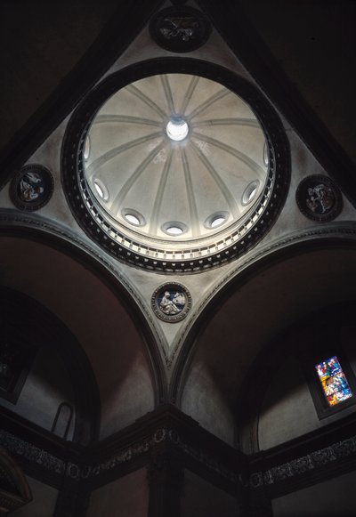 Interieur van de kerk door Giuliano Giamberti da Sangallo