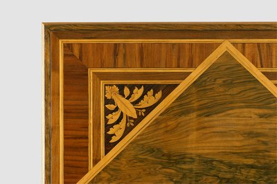 Detail van de bovenkant van een tafel met florale intarsia door Giuseppe Maggiolini
