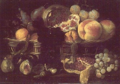 Een mand met fruit en een bord met fruit door Giuseppe Recco