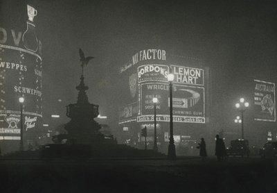 Piccadilly Circus jaren 1950 door Godfrey Macdominic