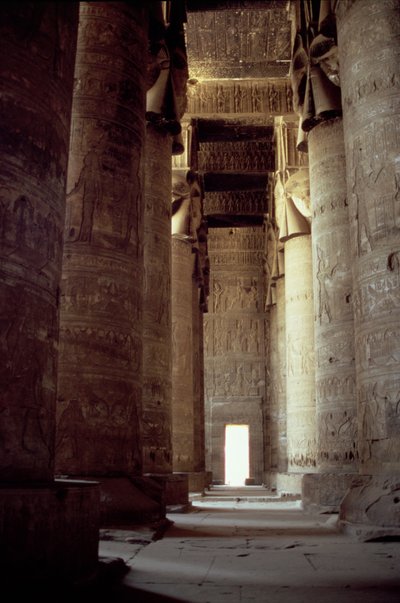 Hathor-hoofdkolommen in de Hypostyle Hall, c.125 v.Chr.-AD 60 door Greco Roman
