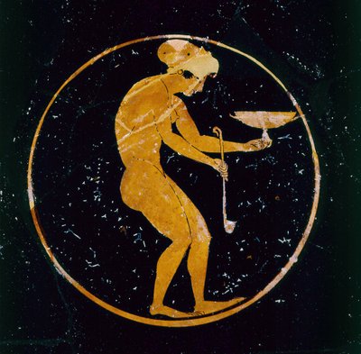 Attische roodfigurige beker versierd met een naakt slavinnetje dat een wijnglas en een pollepel vasthoudt, door Oltos, ca. 510 v.Chr. door Greek