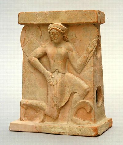 Keramisch altaar met Iris, ca. 500 v.Chr. door Greek