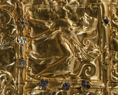 Detail van een folie met reliëfdecoratie uit Delphi (goud) door Greek
