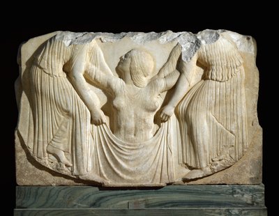 Griekse kunst: de geboorte van Venus uit de golven ondersteund door de Horai. Reliëf van de Ludovisi-troon, uit Locri. 460-450 v.Chr. Museo Nazionale Romano (Palazzo Altemps) door Greek