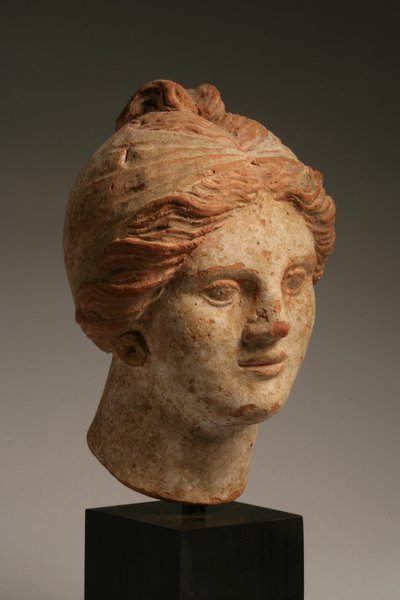 Hoofd van een vrouw, Hellenistische periode, 3e-1e eeuw v.Chr. door Greek