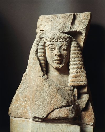 Metope fragment met vrouwelijke figuur, uit Mycene, Griekenland, 7e eeuw v.Chr. (kalksteen) door Greek