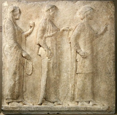 De Drie Gratiën, reliëf uit de Passage van de Theores, van Thasos, c.470 v.Chr. (marmer) door Greek