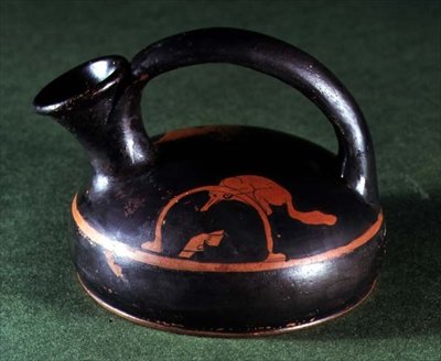 Attische roodfiguur askos versierd met een vos bij een val door Greek
