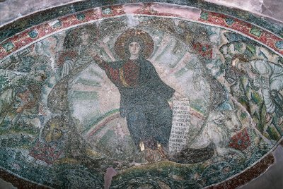 Christus opgestegen naar de hemel omringd door vier evangelisten, mozaïek in de Kerk van Hosios David door Greek School