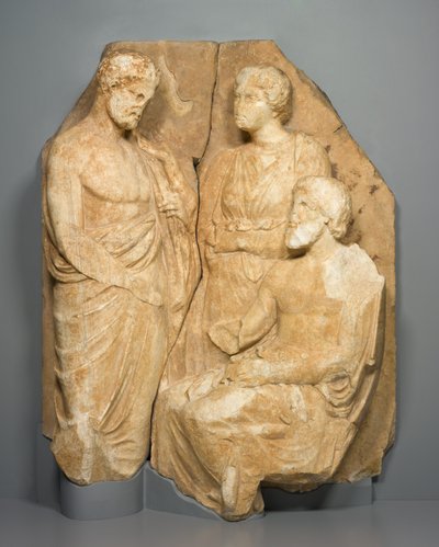 Fragment van een grafnaiskos door Greek School