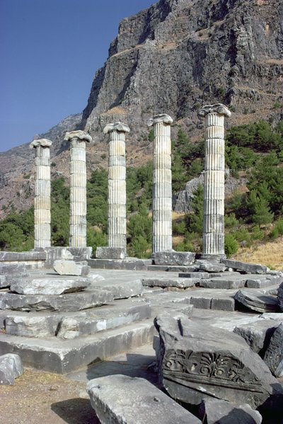 Ruïnes en Acropolis Rots in de Tempel van Athena Polia, midden 4e eeuw v.Chr. door Greek School