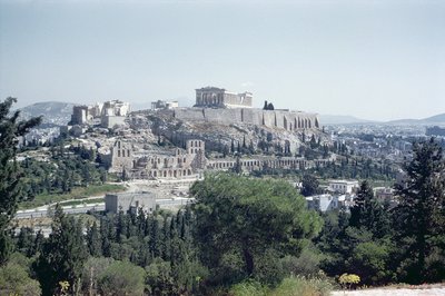 Westelijke aanblik van de Akropolis, gebouwd ca. 600 v.Chr.-450 v.Chr. door Greek School