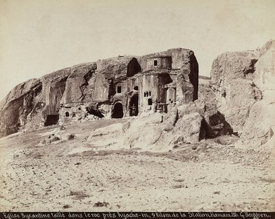 Een Byzantijnse kerk uitgehouwen in de rots, gelegen nabij Ayache-in, aan de rand van het Hamam Station, Turkije door Guillaume Berggren