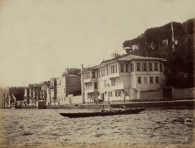 Gebouwen langs de Baai van Tarabya, aan de Zee van Marmara, Turkije door Guillaume Berggren