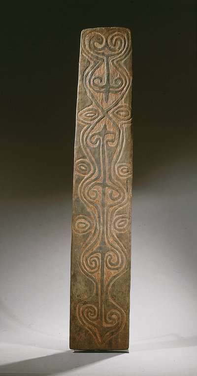 Rechthoekige Nieuw-Guinea-schild, versierd met gesneden scrolls in reliëf, de achterkant met zes gesneden lussen om rotan lussen vast te houden, April River door Guinean New