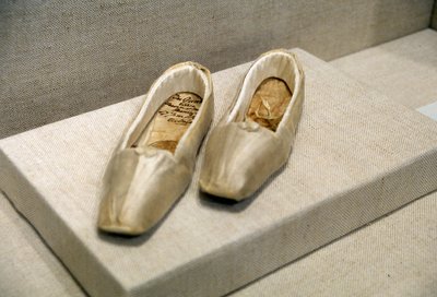 Paar schoenen (van koningin Victoria 1819-1901) door Gundry and Sons