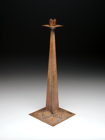 Kandelaar, ca. 1907 (koper) door Gustav Stickley