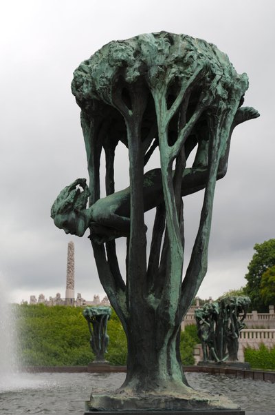 Meisje in een boom, sculptuur in Frogner Park, Oslo, Noorwegen (brons) door Gustav Vigeland