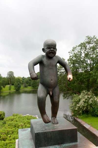 "Sinnatageen" boze jongen, sculptuur in Frogner Park, Oslo, Noorwegen (brons) door Gustav Vigeland