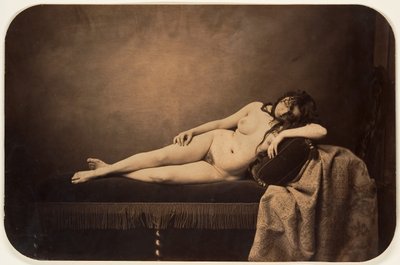 Vrouwelijk naakt liggend op een canapé Récamier, ca. 1856 door Gustave Le Gray