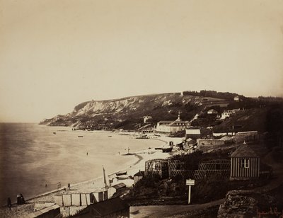 Het Strand bij Sainte-Adresse, met de Dumont Baden door Gustave Le Gray