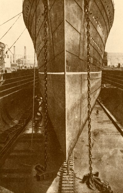 De Mauretania in droogdok, ca. 1930 door H. Aslin