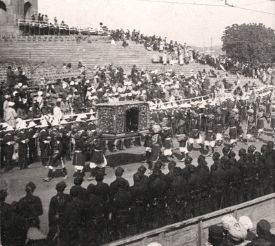 Een staatsdraagstoel in een koninklijke processie, Delhi, India, 1912 door H. D. Girdwood