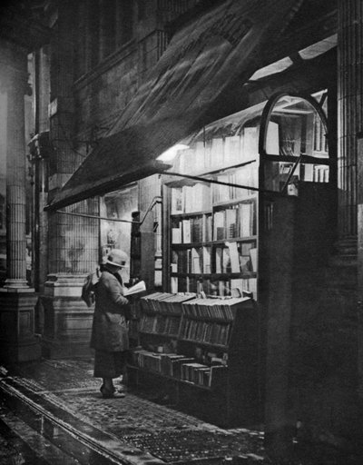 Een boekwinkel in Bloomsbury, Londen door H. W. Fincham